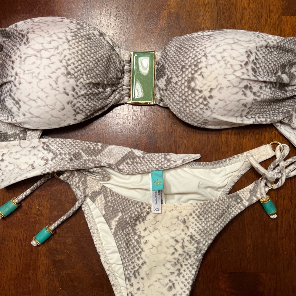 Like new Vix by Paula Hermanny Snake print bikini